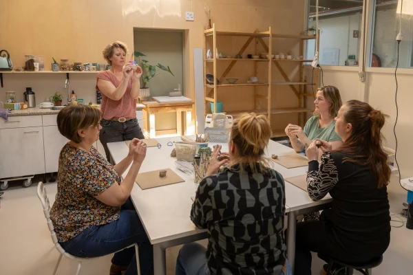 Workshop Keramiek handvormen pottenbakken leeuwarden